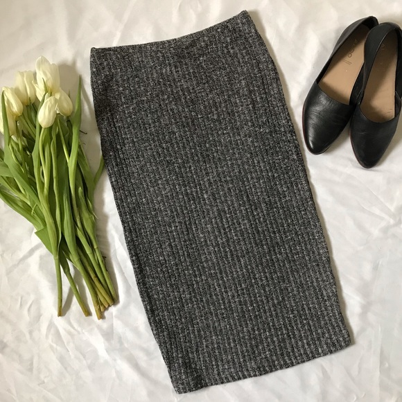 le chateau Dresses & Skirts - Grey Knit Midi Skirt